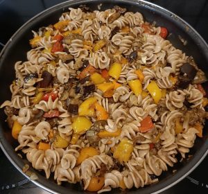 Fusilli à l’aubergine et aux poivrons