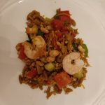 Salade d’Orzo thaï aux crevettes et au porc